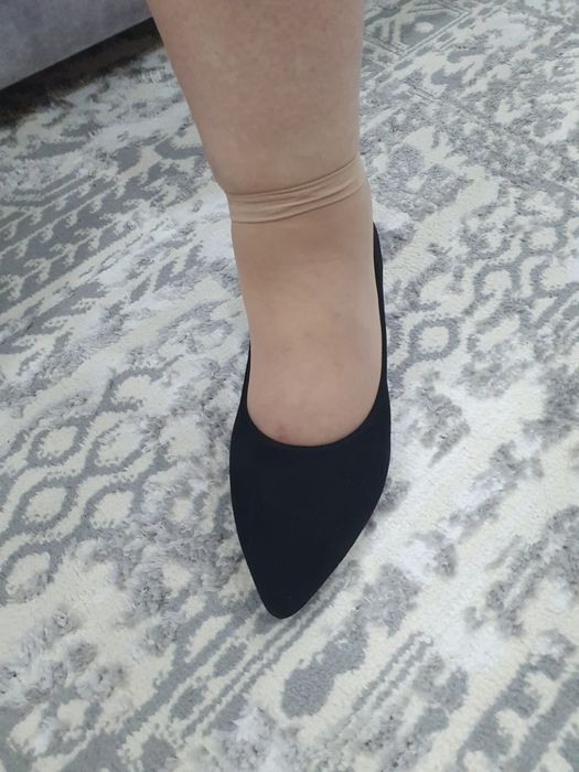 Продам новые  замшевые туфли 39 размера