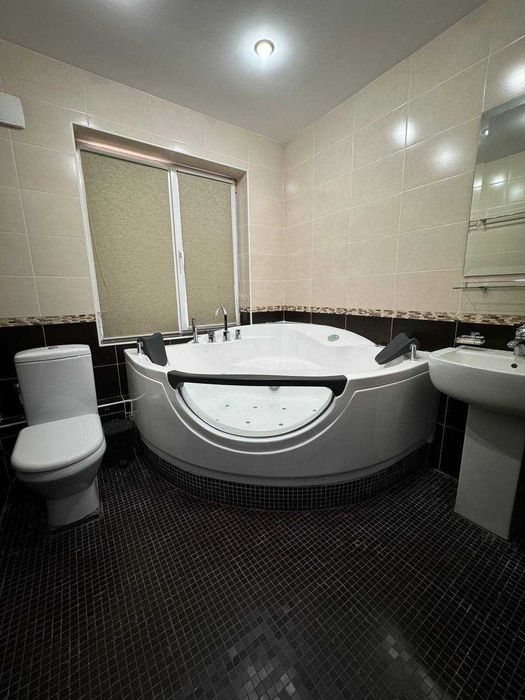 Садыка Азимова 3/3/5
ор-р посольство Японии