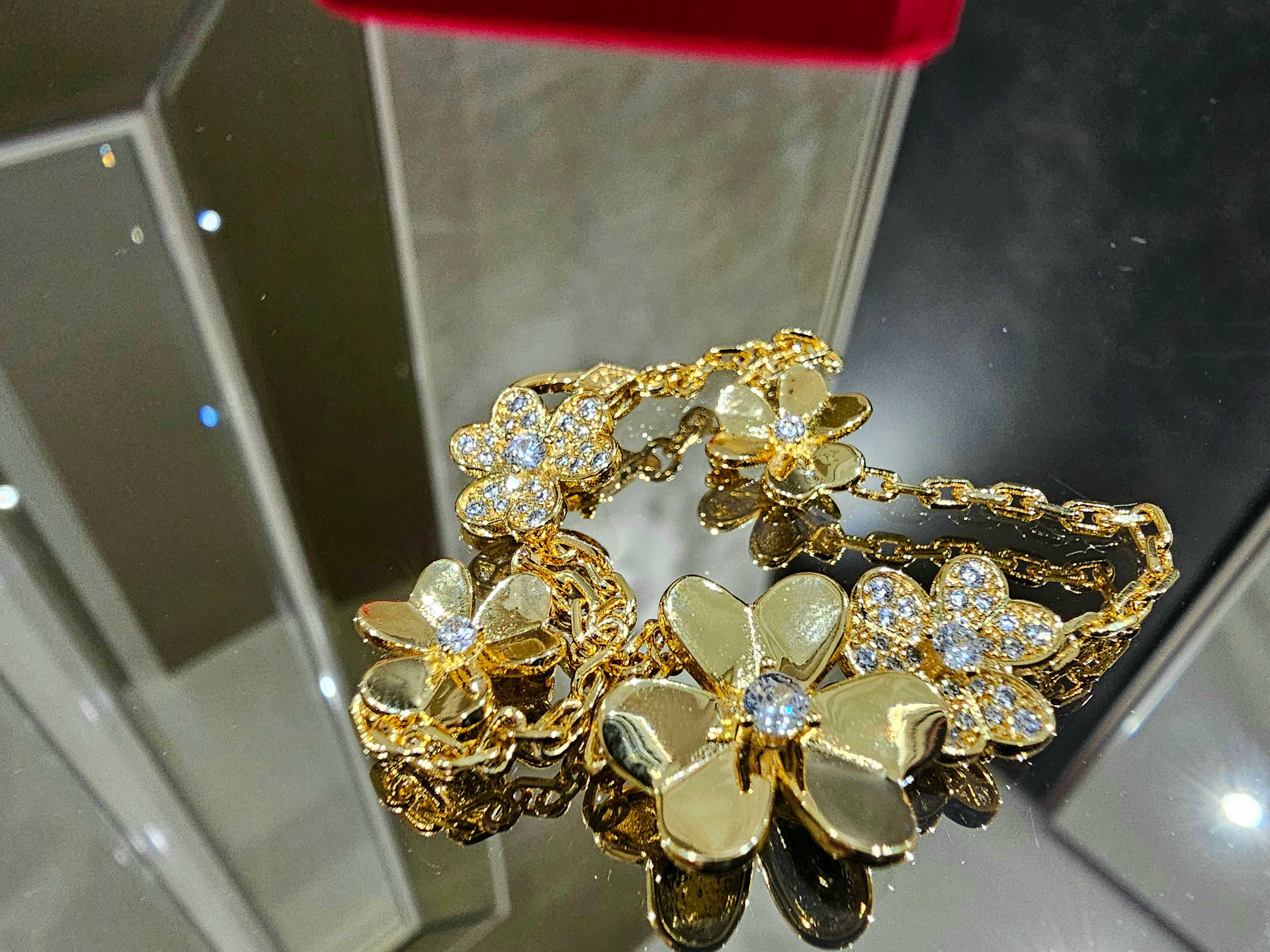 Van Cleef & Arpels VCA Gold 5 Frivole Diamond Clover Дамска Гривна