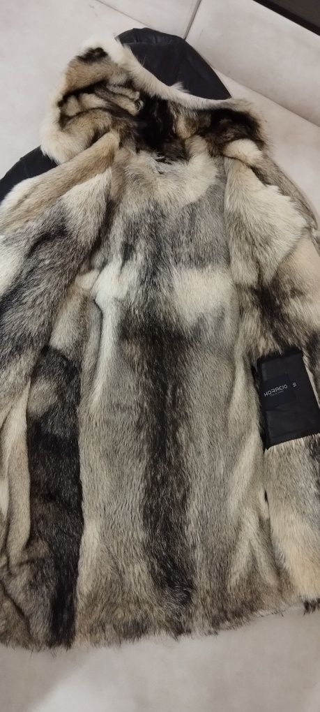 Куртка зимняя с мехом волка размер 56 на рост 178-180 примерно