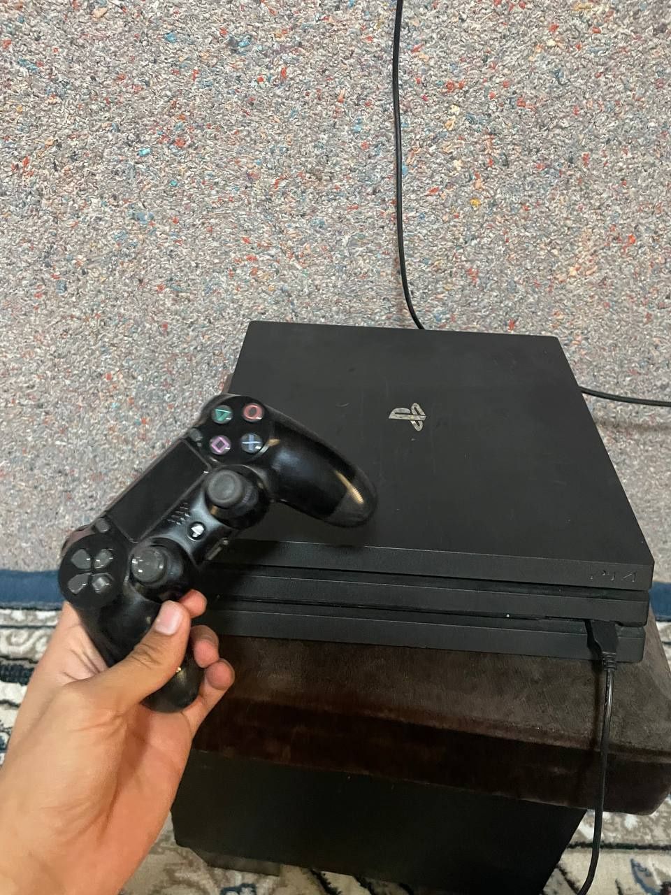 Pleysteyshn 4 pro 1 tb