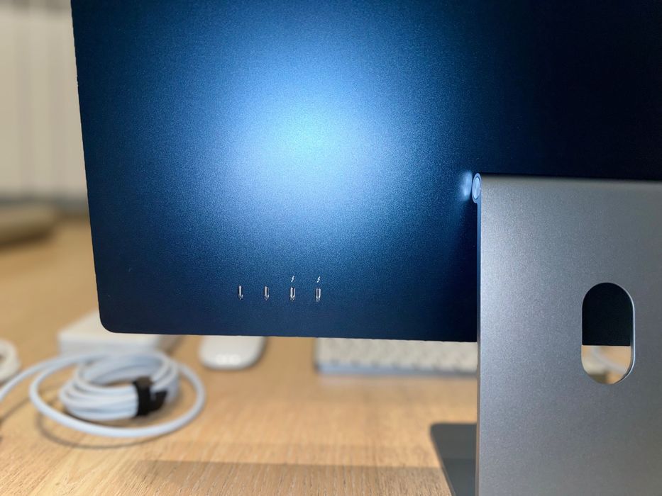 Продавам iMac 24” (2021) с M1 чип, в син цвят, в отлично състояние!