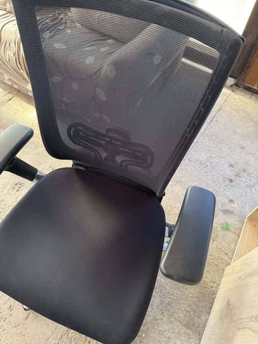 Продавам офис стол Sidiz T50