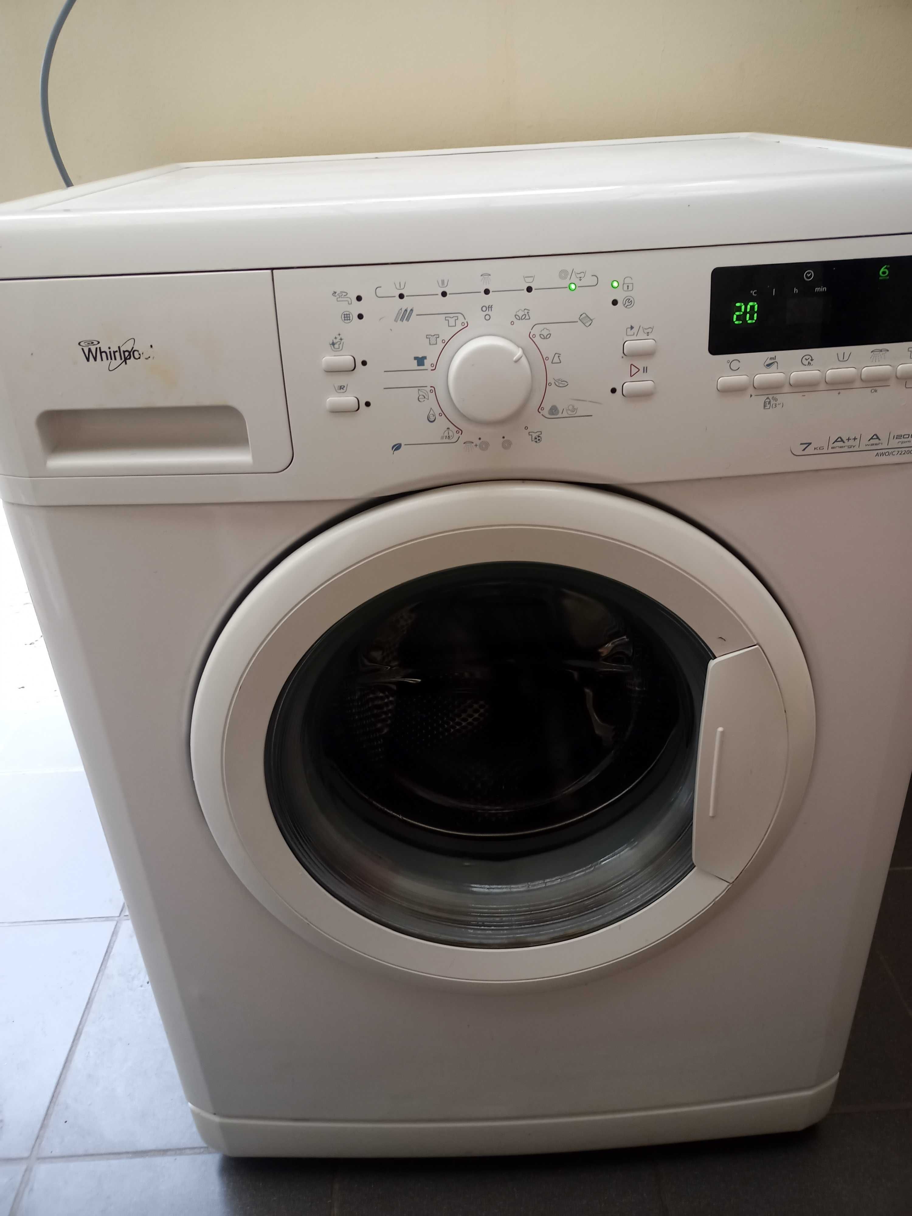 Mașină de spălat automată Whirlpool cu defect,7 kg 1200 rotați