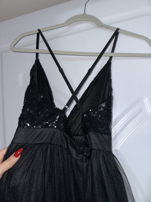 Чесрна дълга тюлена рокрля с пайети