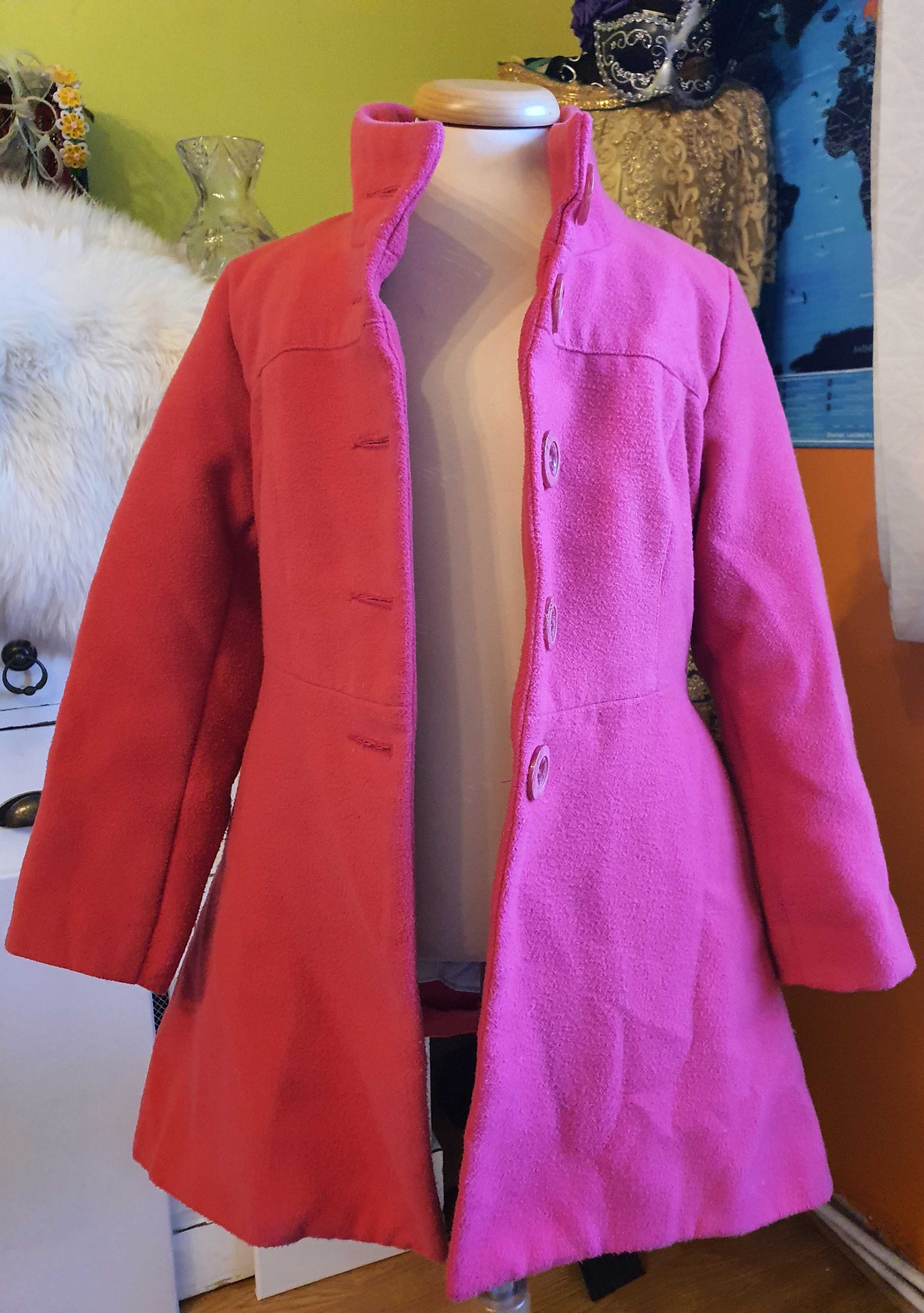 Palton de culoare roz cambrat marimea 128