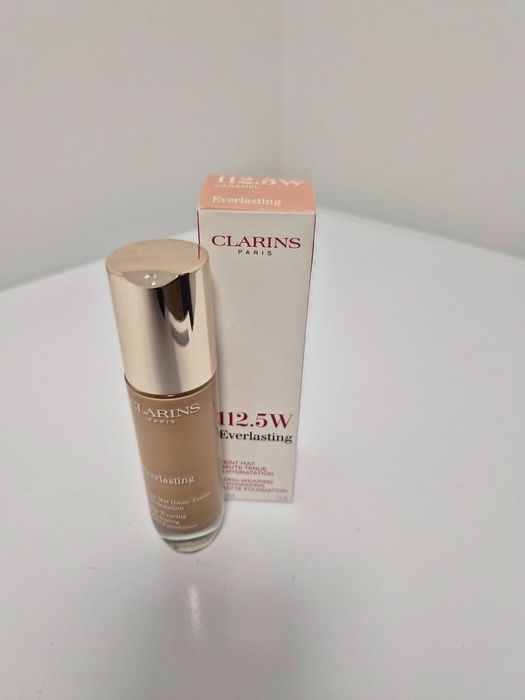 Фон дьо тен  Clarins skin illusion full coverage