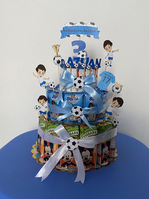 Tort dulciuri ambalate.