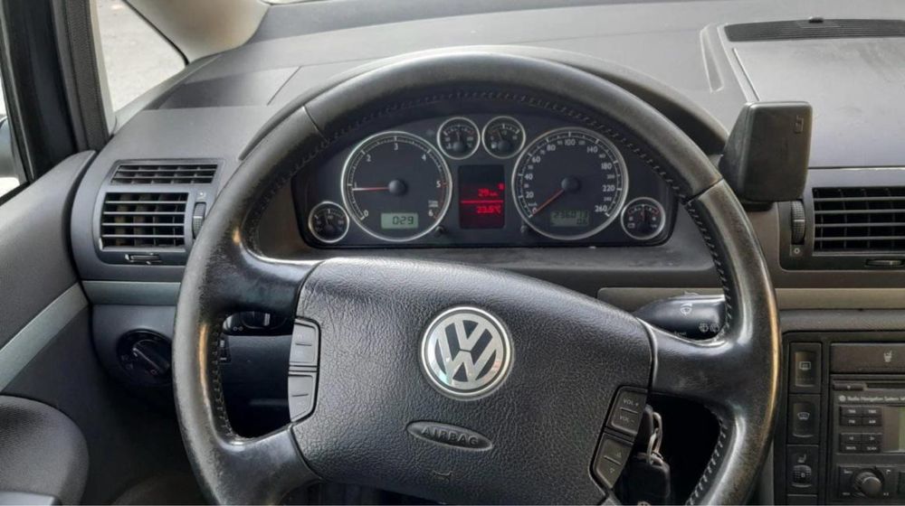 Vând urgent VW SHARAN 2.0 TDI
