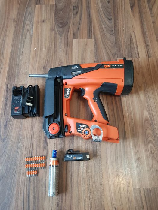 Spit pulsa 800E,pistol de bătut cuie în beton și metal.