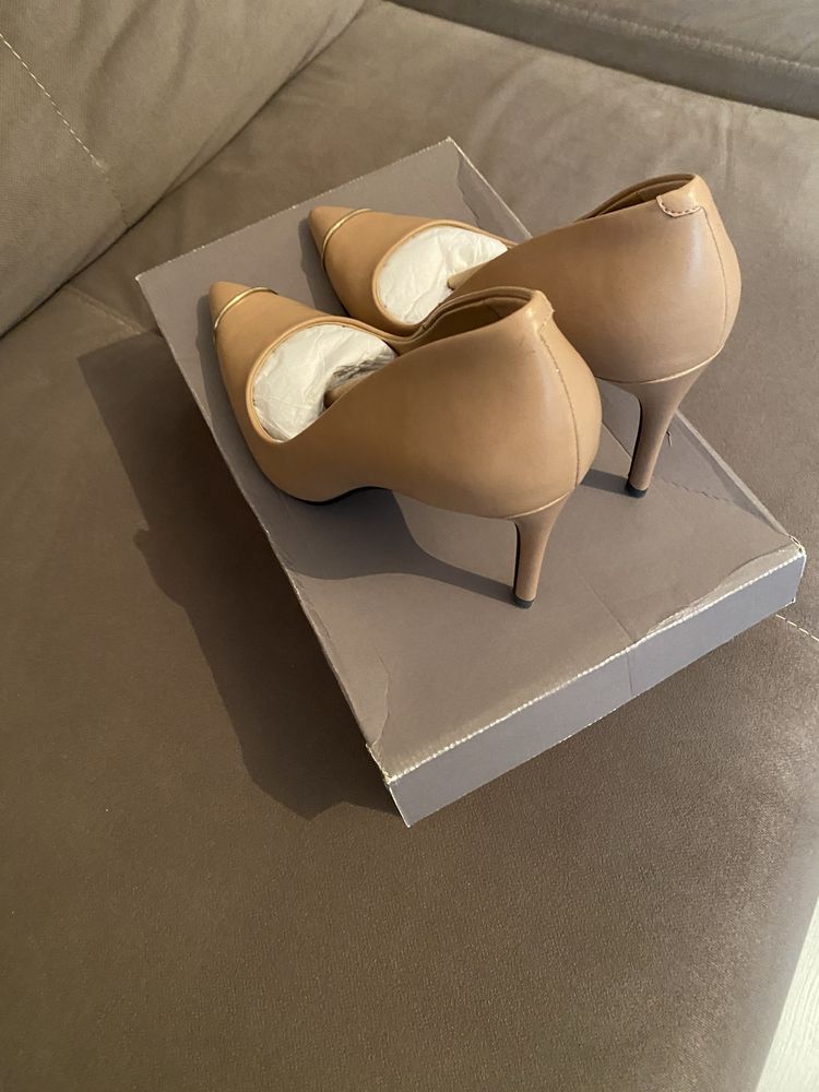 Продам туфли от Charles&Keith