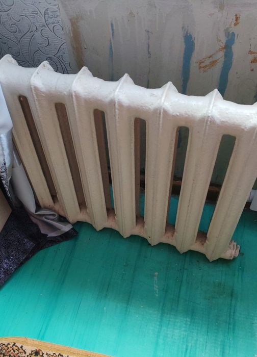 Продам чугунную батарею в хорошем состоянии