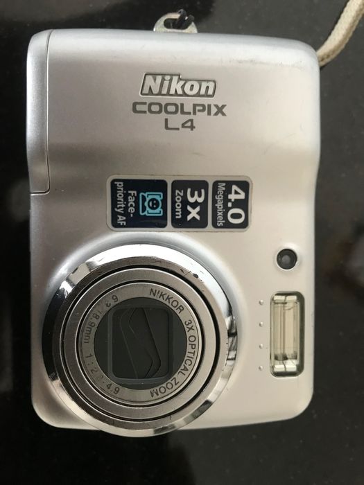 Nikon Coolpix L4 с AA батерии