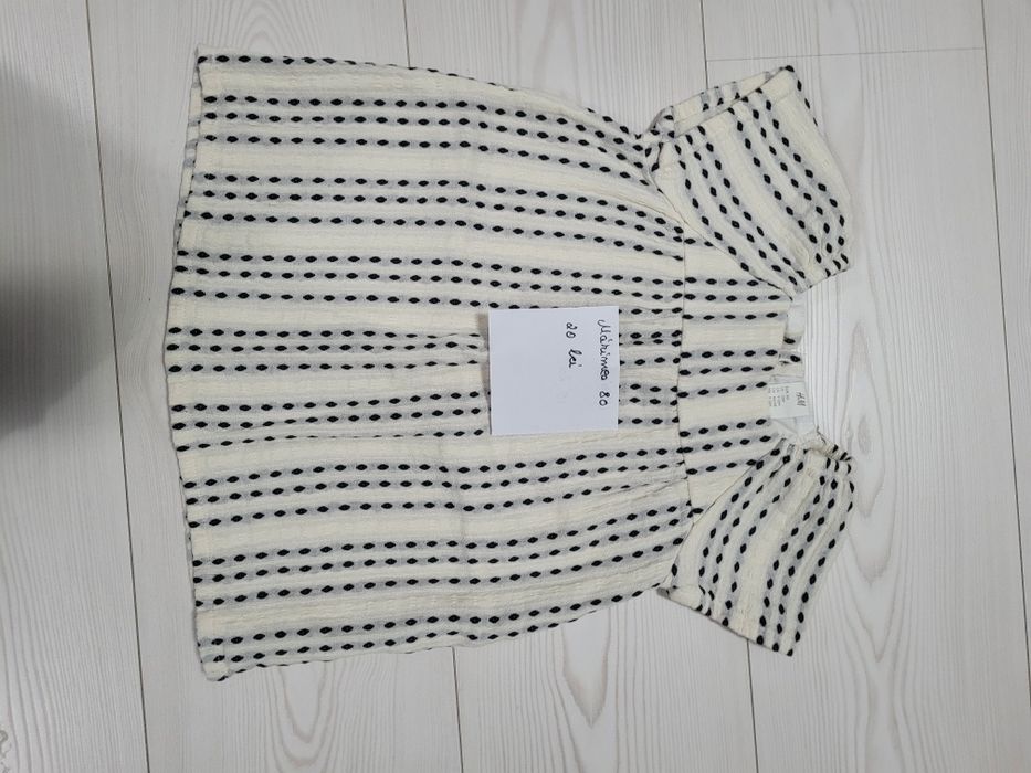 Vand haine mărimea 80,preț pe bucata
Nu asigur transport