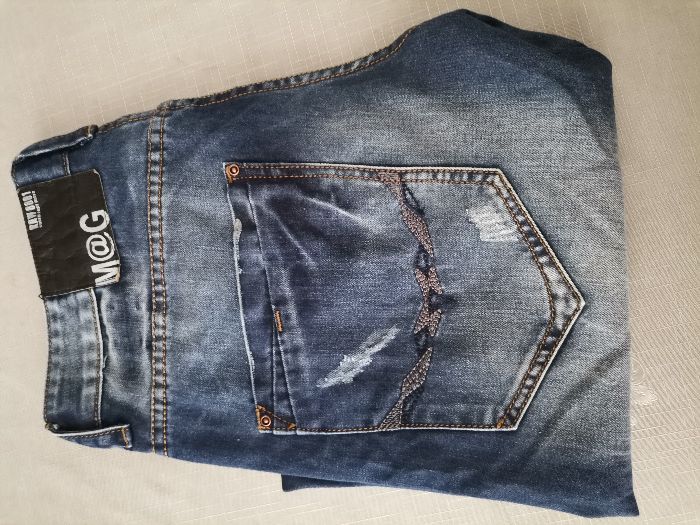 Продавам нови мъжки дънки размер 31,цена 12 лв