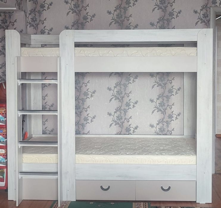 Продам двухъярусную кровать