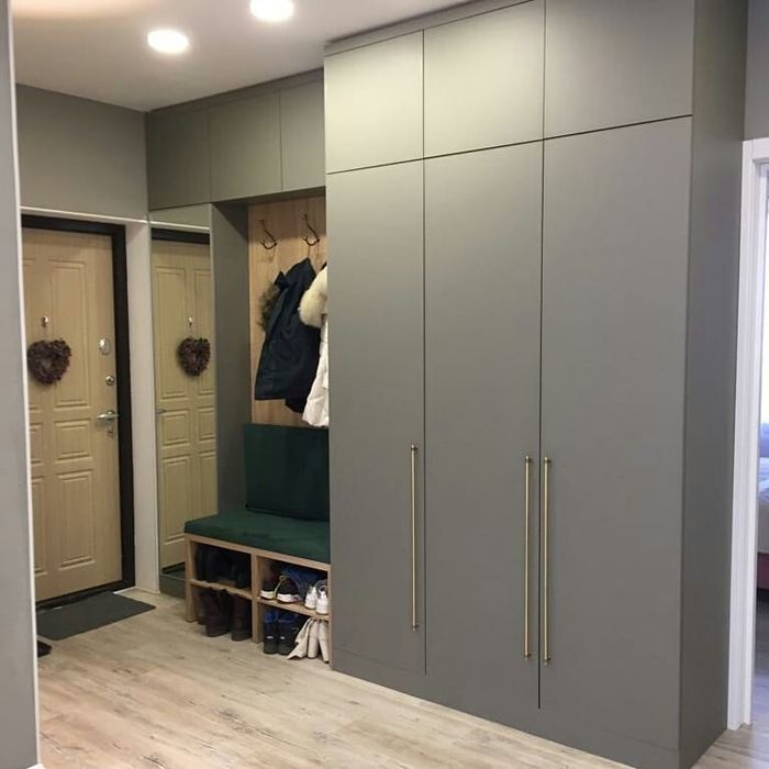 Отдам шкаф в прихожей