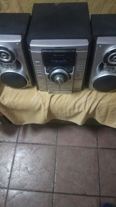 Продавам домашни аудио системи