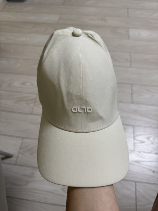 Șapcă 4F – Originală, nouă, culoare crem
