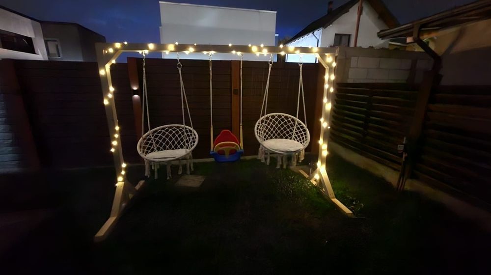 Leagăn din lemn pentru grădină