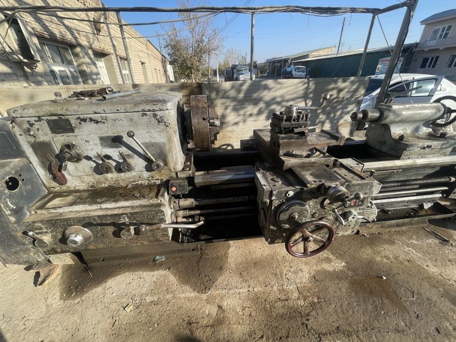 Tokarni stanok sotiladi 1m63 dip 300