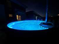 Ciubar din lemn cu jacuzzi si led de la ciubarar.ro