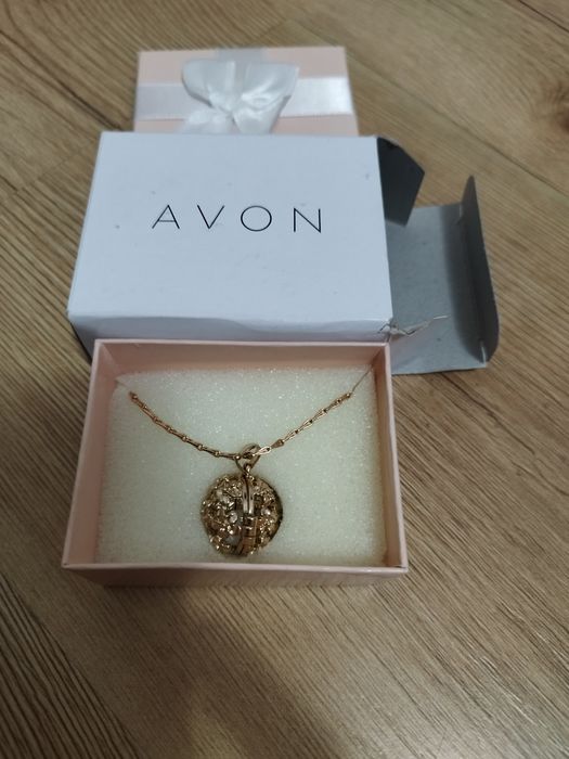 Часовници и др AVON