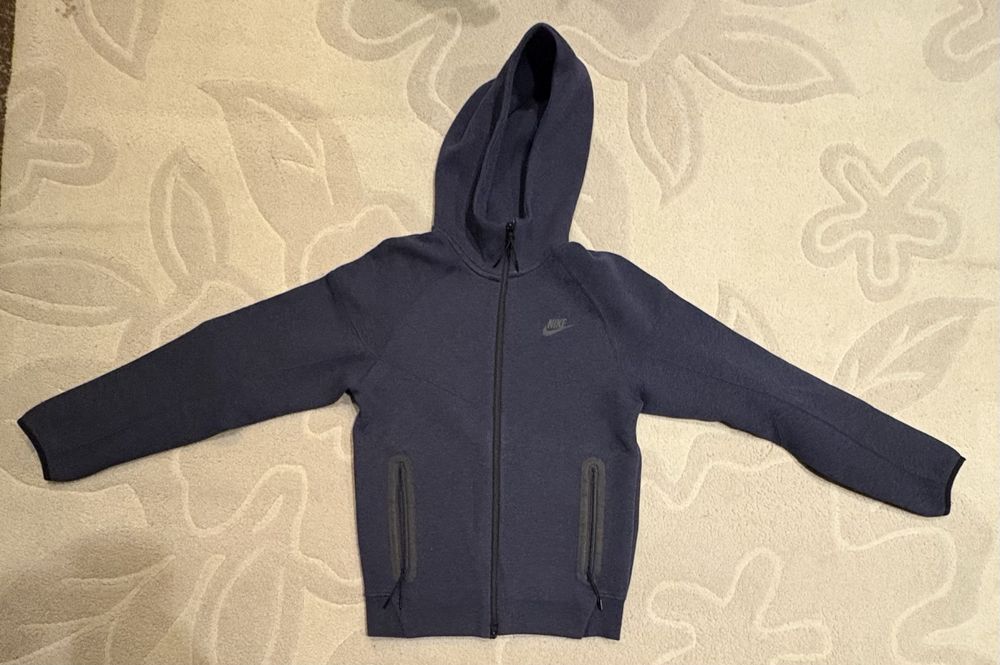Суичъри Nike Tech Fleece, Jack and Jones, Cropp и LC Waikiki