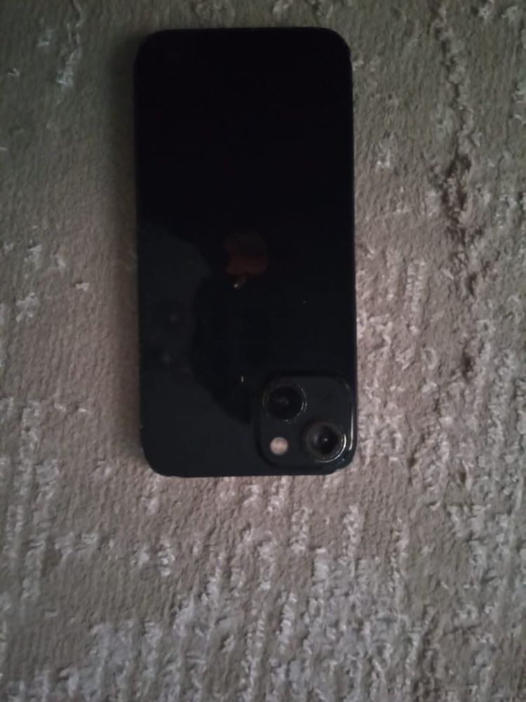 Iphone 13        .