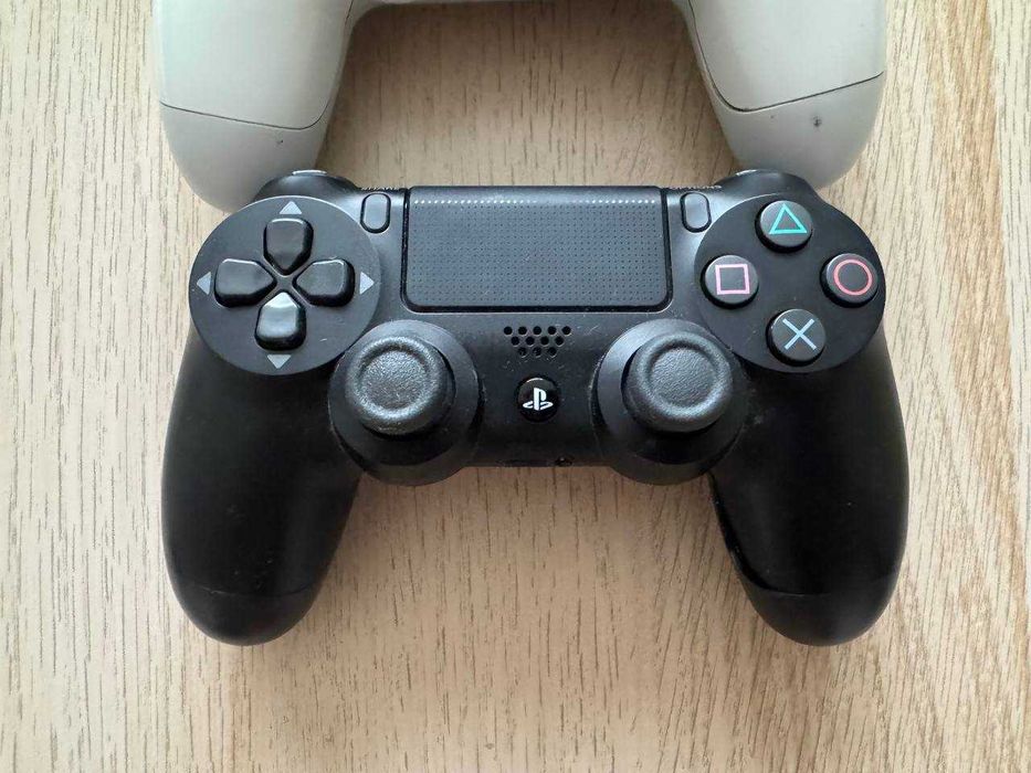 Контролер Sony DualShock 4