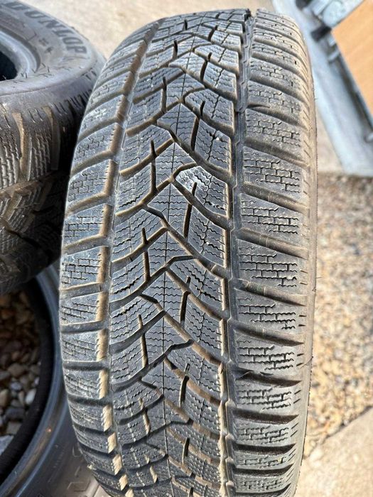 Vand 4 anvelope de iarna 205/60/16 + roata de rezerva cu anvelopa vara
