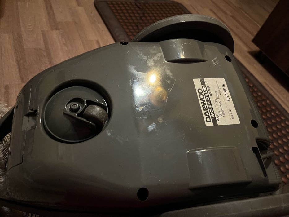 Продается почти новый пылесос Дэу