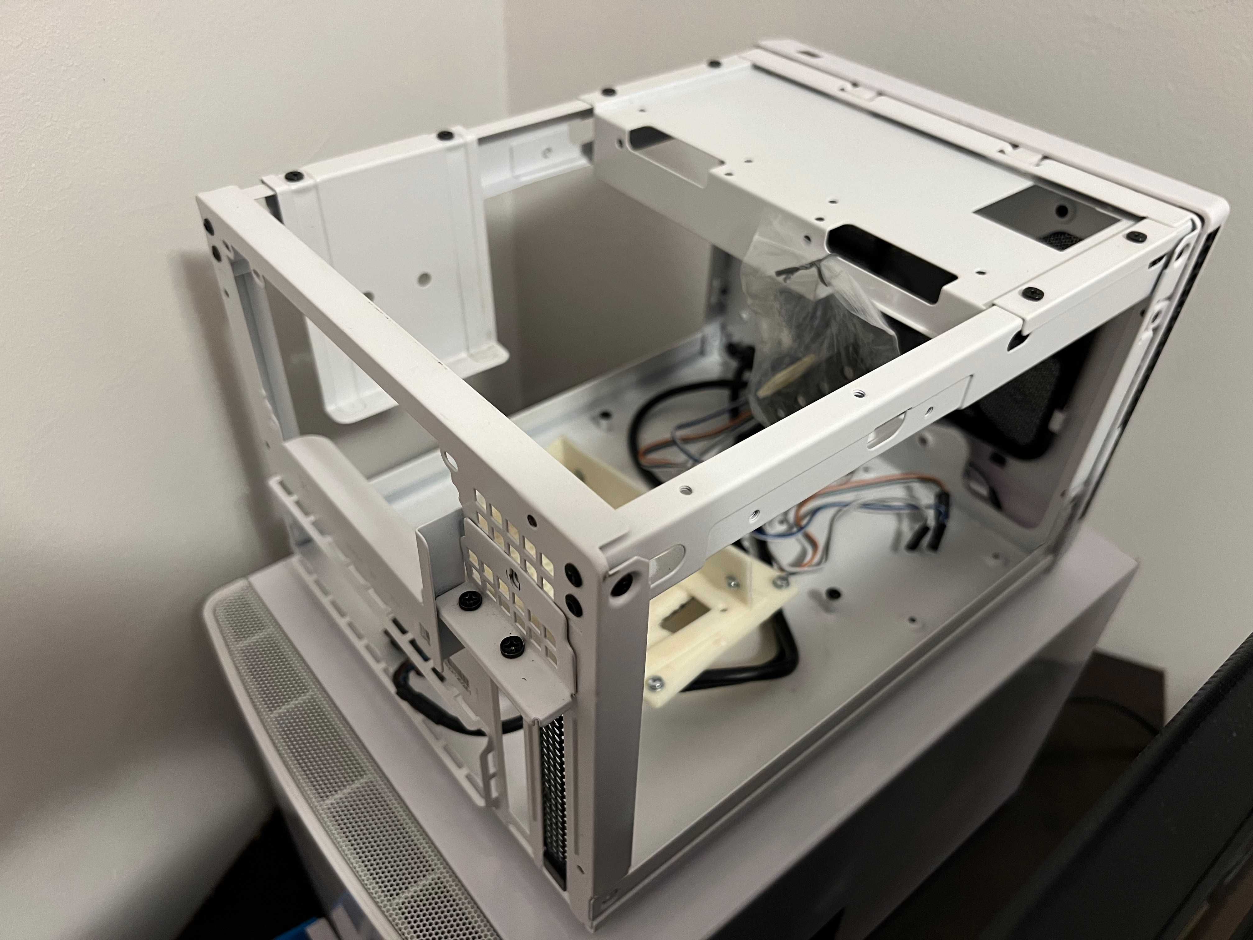 Кутия mini-ITX Silverstone SG13WB