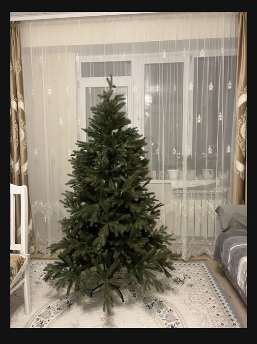 В продаже новая новогодняя ёлка в отличном состоянии, обращаться в лс