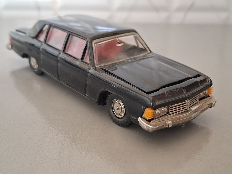 Коллекционная модель Чайка Газ 14, масштаб 1:43
