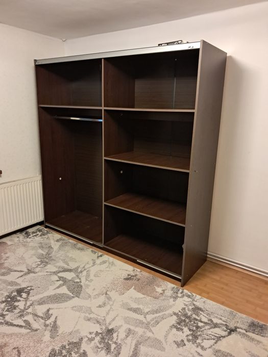 Vând dulap 2 uși