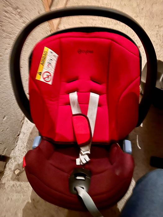 Продавам столче за кола Cybex Aton + Isofix база