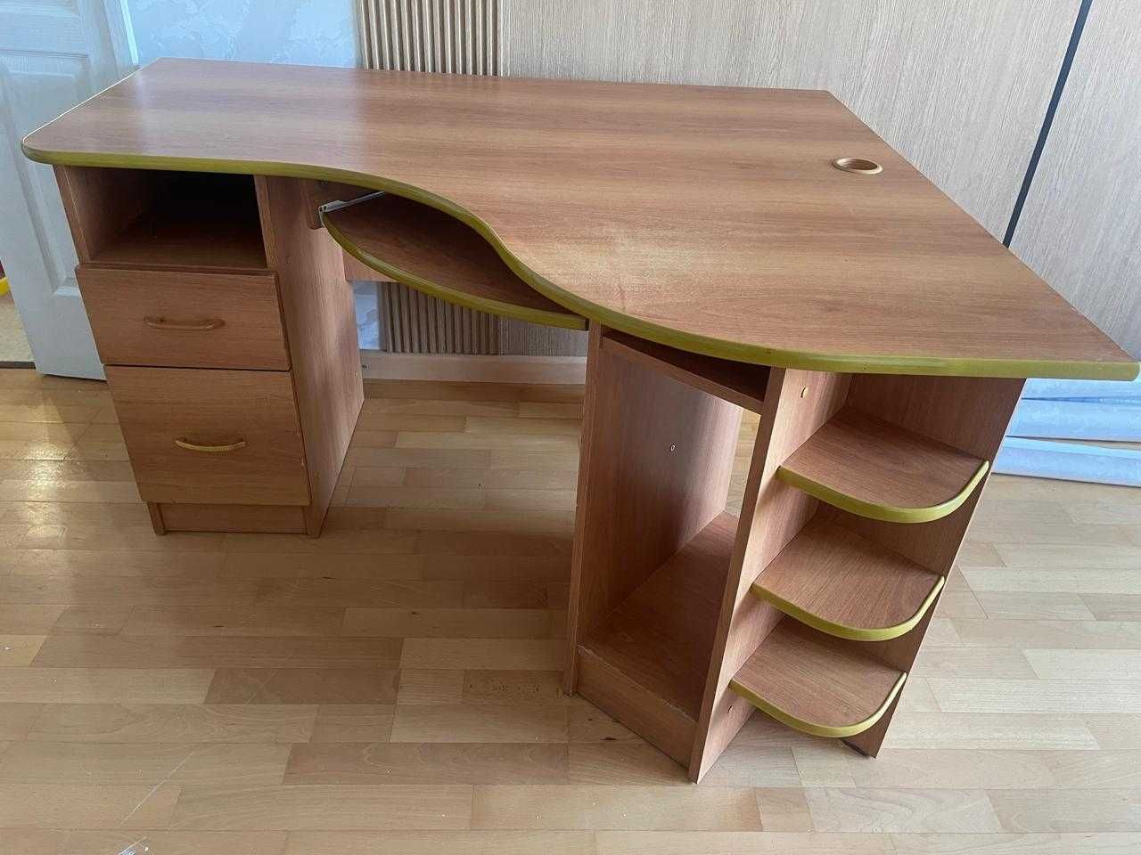компьютерный стол в хорошем качестве