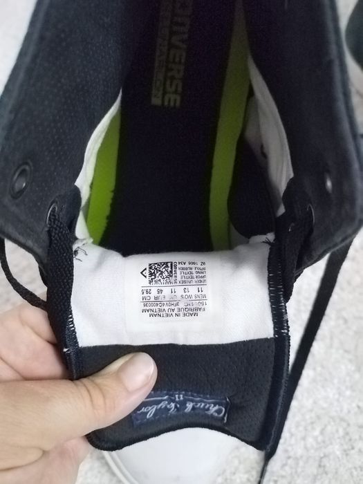 Tenesi Converse aproape noi