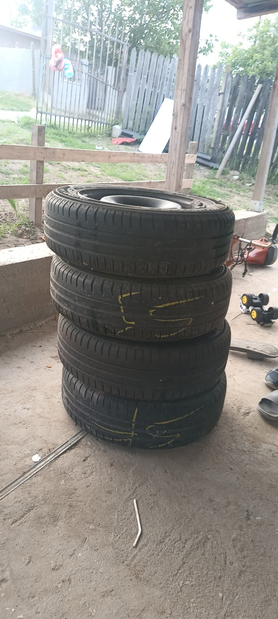 Vând set 4 roți MICHELIN 185/65 R15