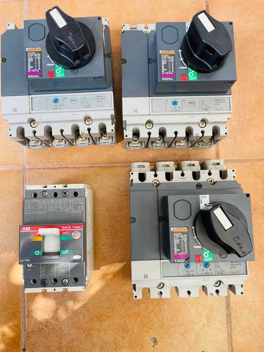 Intrerupator automat (disjunctor - usol) Compact NS100 H, TM63D.