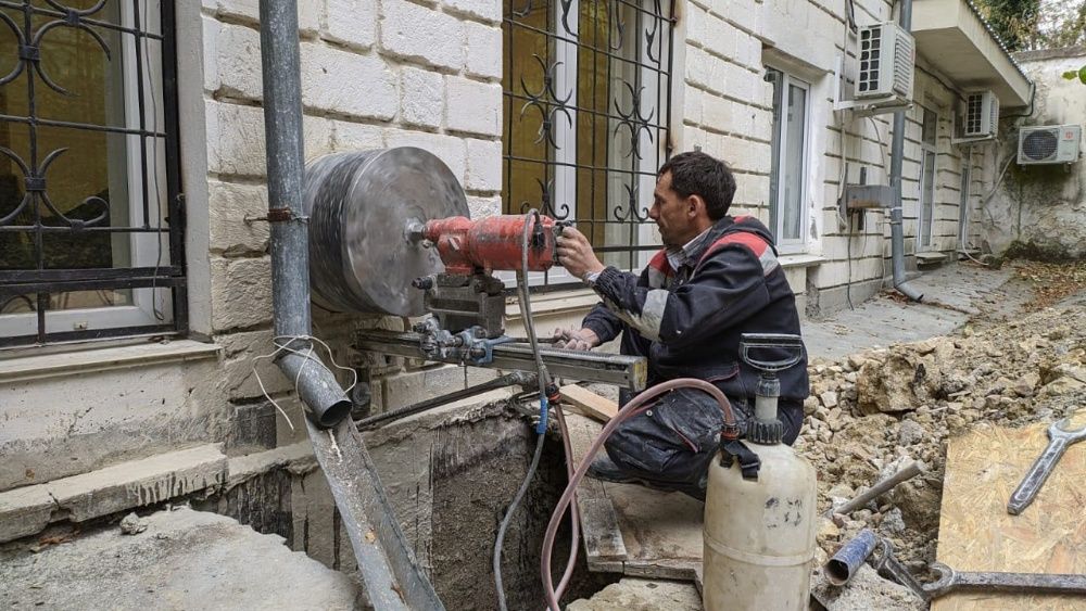 АЛМАЗНОЕ бурение отверстий демонтаж аренда  компрессора гидромолот