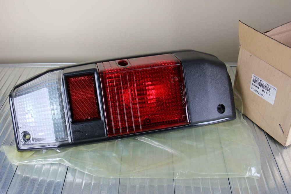 Оригинален заден ляв стоп Toyota Land Cruiser