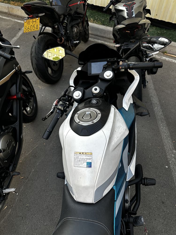 Оригинал мотоцикл CFMOTO 250SR 2020