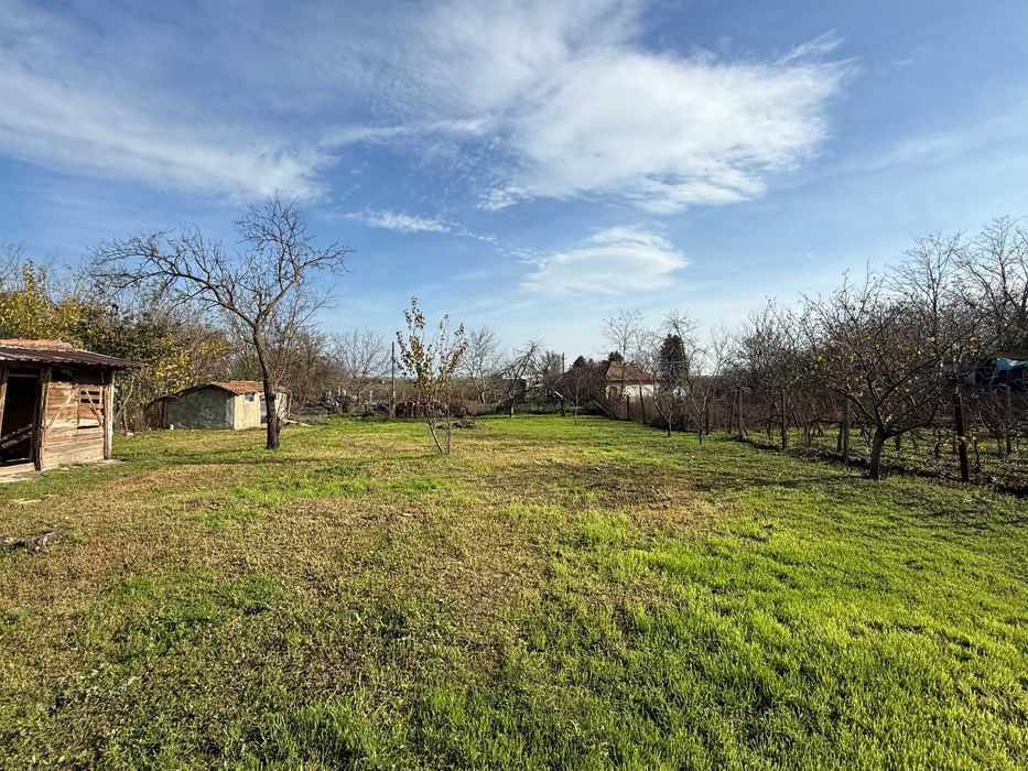 Голяма ремонтирана къща на 37 км от Морският бряг!