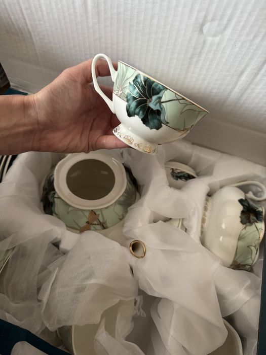 Новый фарфоровый чайный сервиз