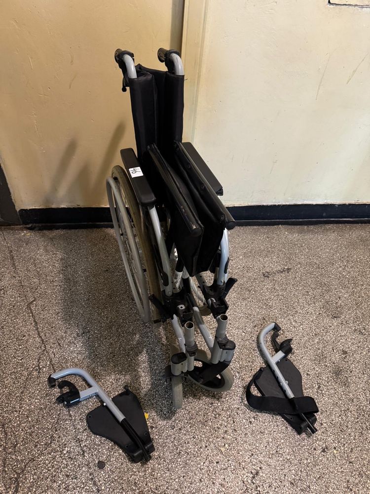 Carut scaun rulant handicap dizabilitati 44 cm (ca nou)