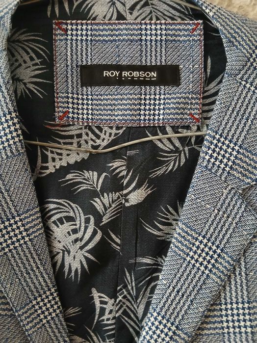 Vesta dama roy robson