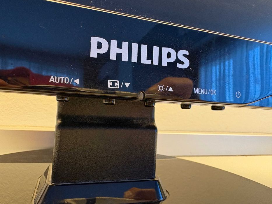 Монитор Philips 18 inch