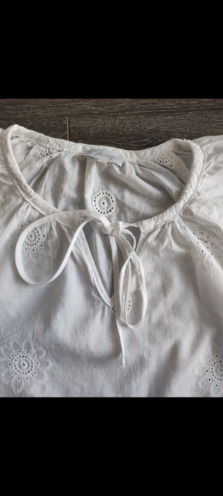 Camasa din bumbac cu broderii, de tip ie, marimea 36.